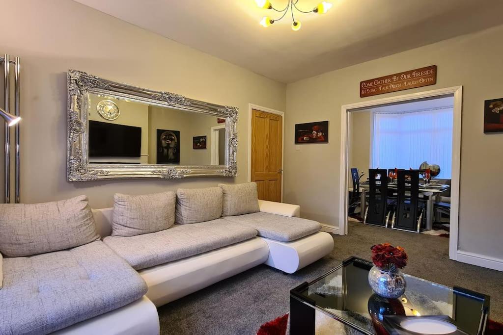 Stunning Holiday Home. Free Parking. 맨체스터 외부 사진