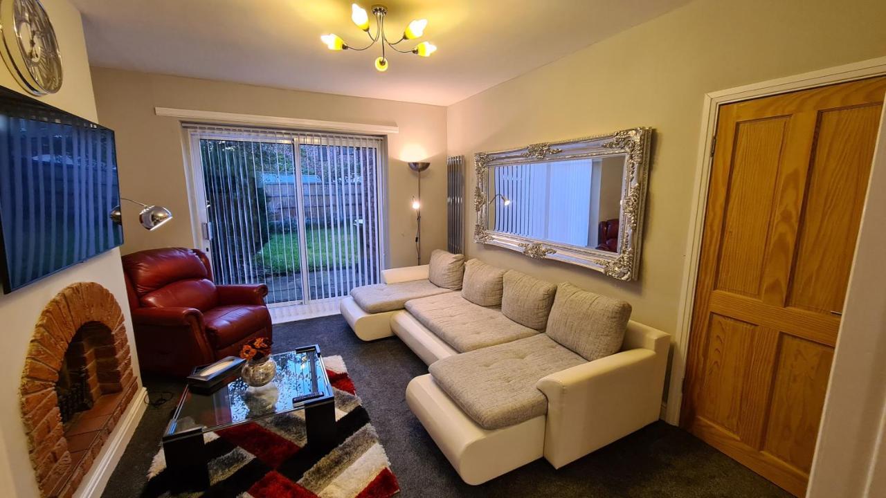 Stunning Holiday Home. Free Parking. 맨체스터 외부 사진