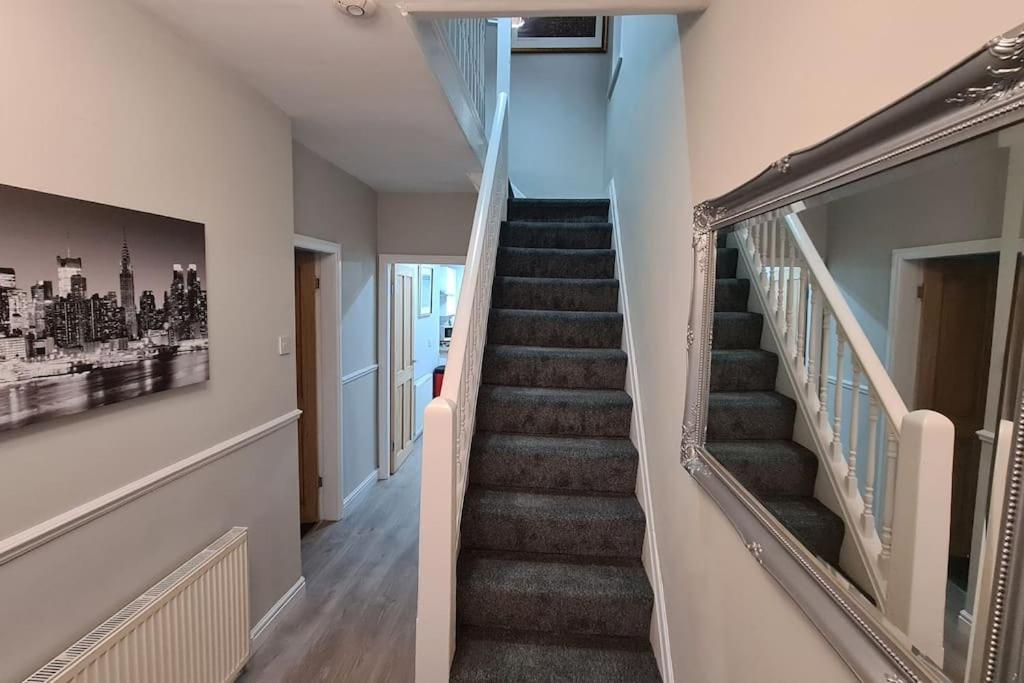 Stunning Holiday Home. Free Parking. 맨체스터 외부 사진