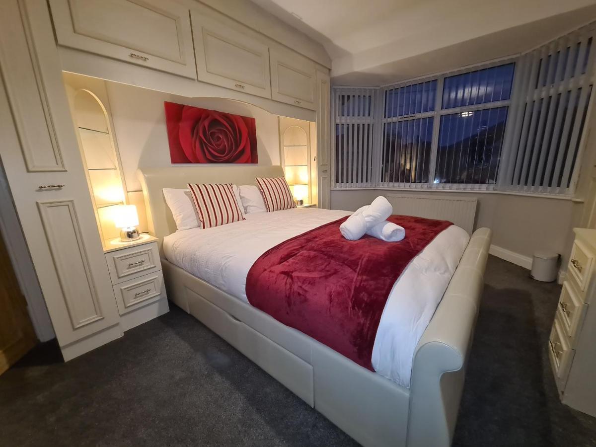 Stunning Holiday Home. Free Parking. 맨체스터 외부 사진